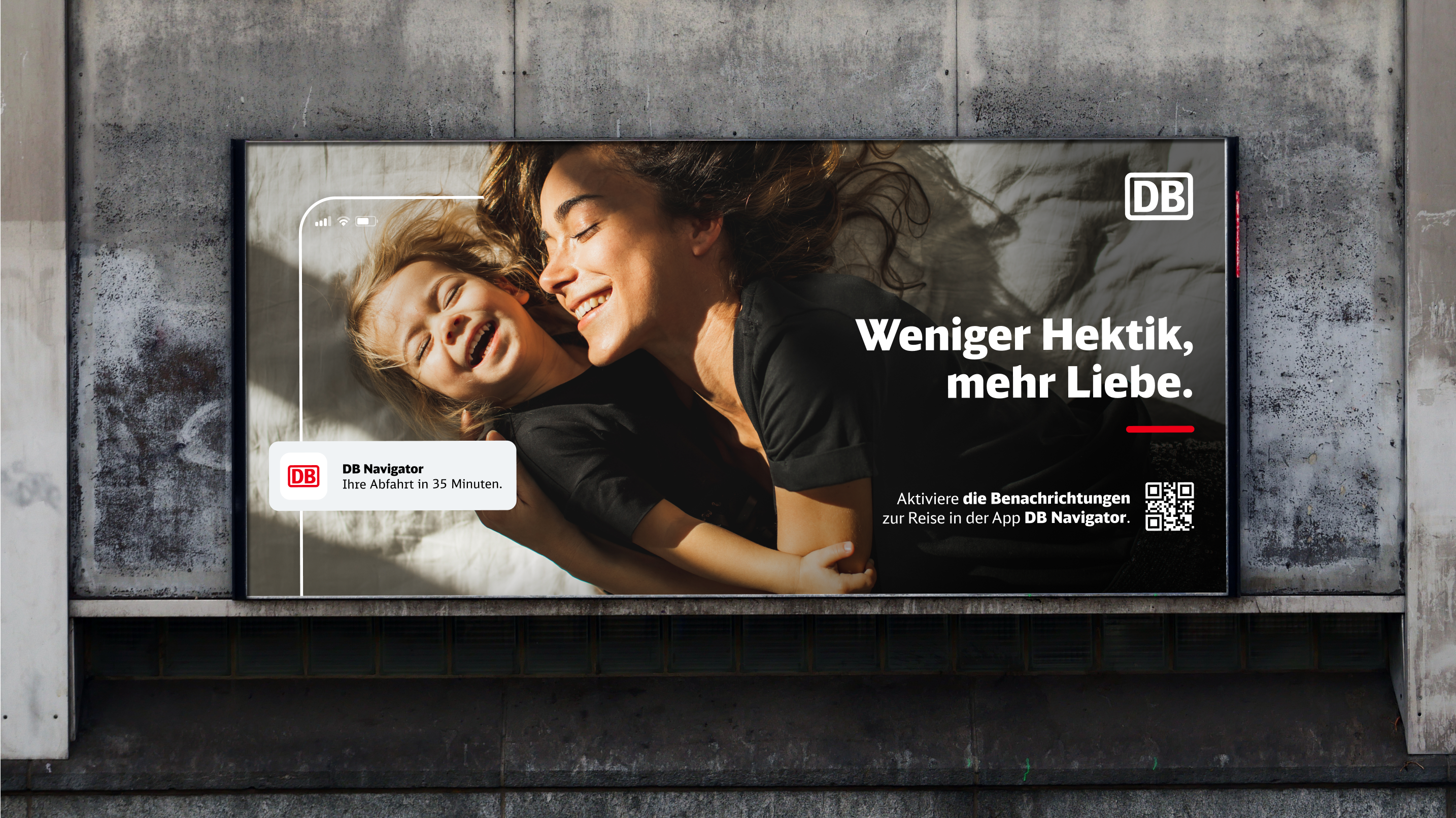 Werbung der Deutschen Bahn: 'Weniger Hektik, mehr Liebe', App-Hinweis und QR-Code für den DB Navigator.